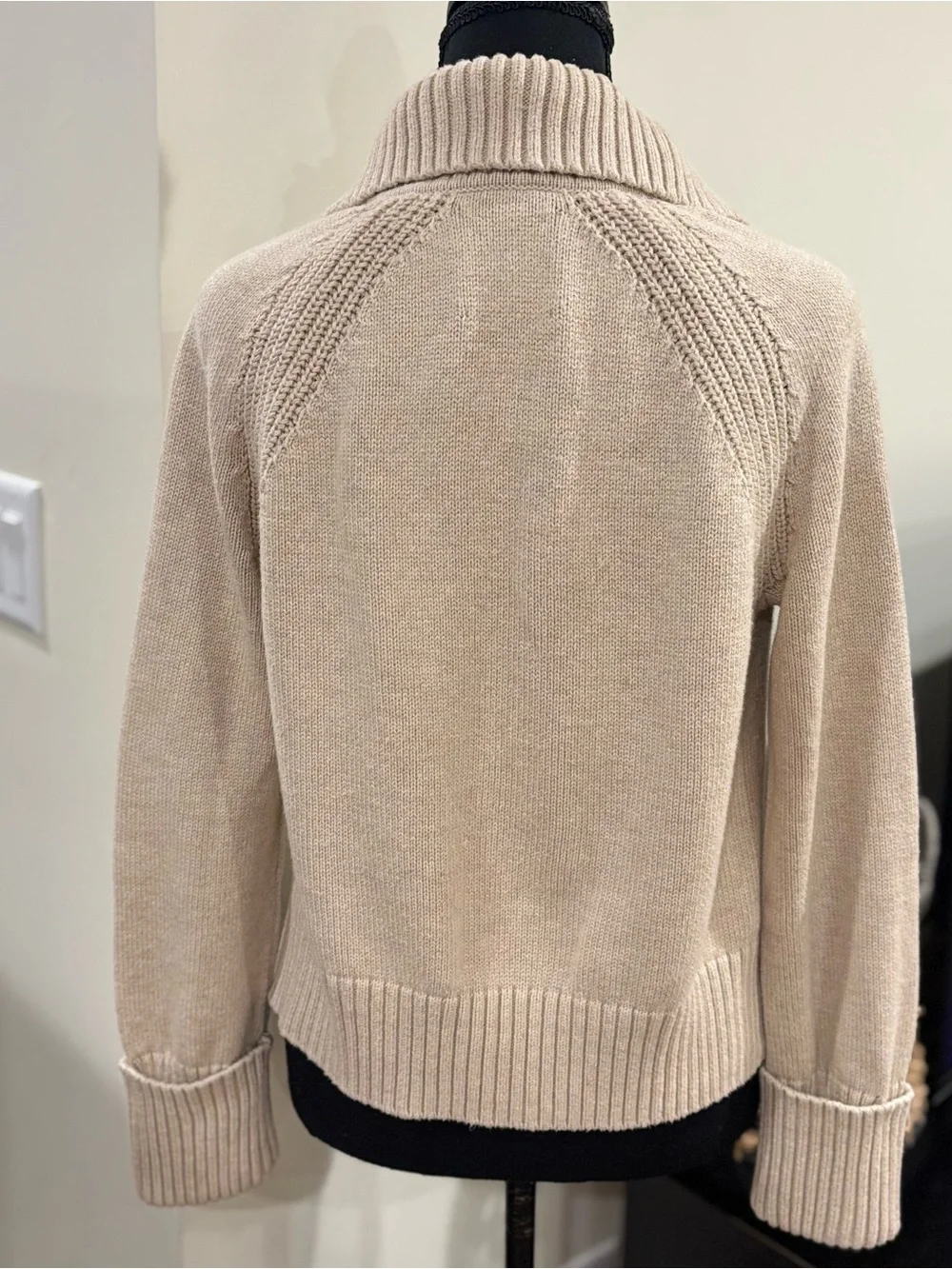Abercrombie & Fitch Women's Notch-Neck Sweater XS